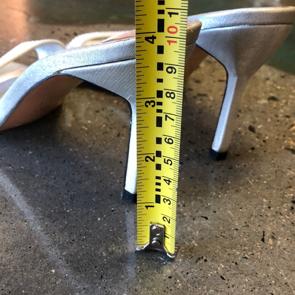 Stuart Weitzman - Picture 4 of 4